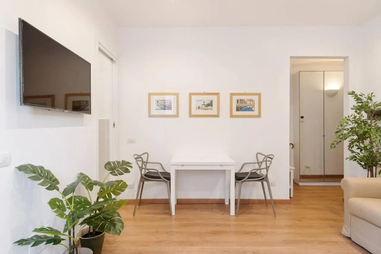 Amazing Studio With Botanic Touch In The Center Milan Apartment